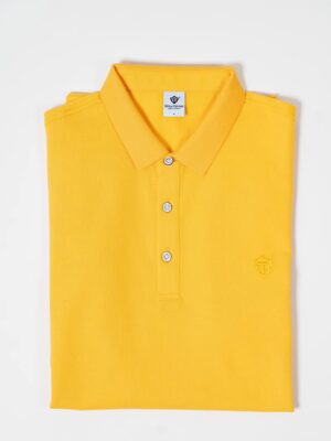 Polo amarilla